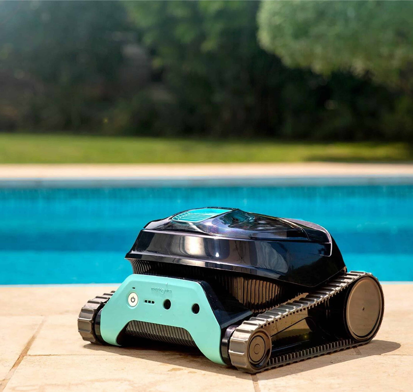 Dolphin Liberty 300 Cordless Robotic Pool Cleaner - interpools