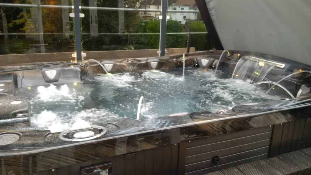 Portable Hot Tubs vs Traditional Hot Tubs