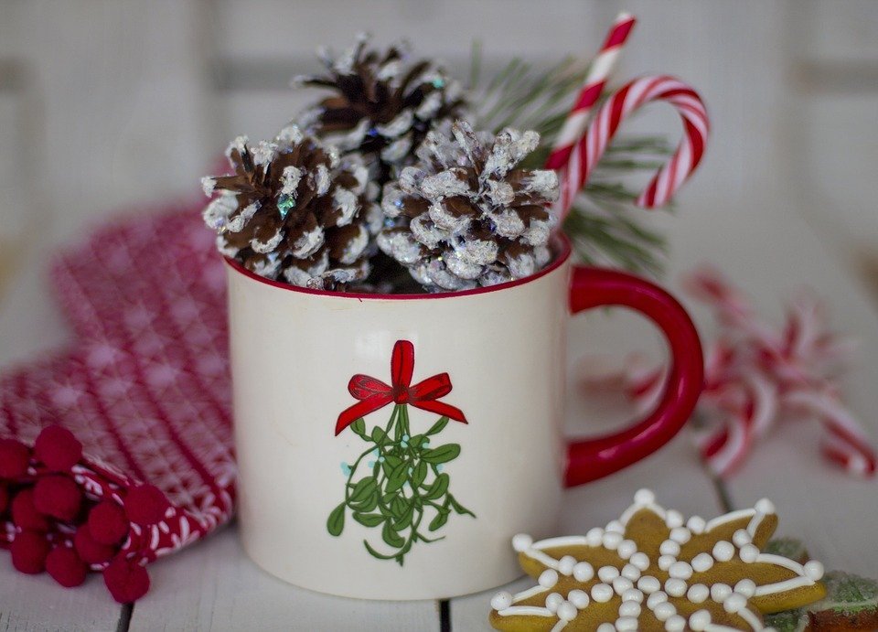 Five Holiday Drinks to Enjoy in your Hot Tub This Winter - International Pool & Spa